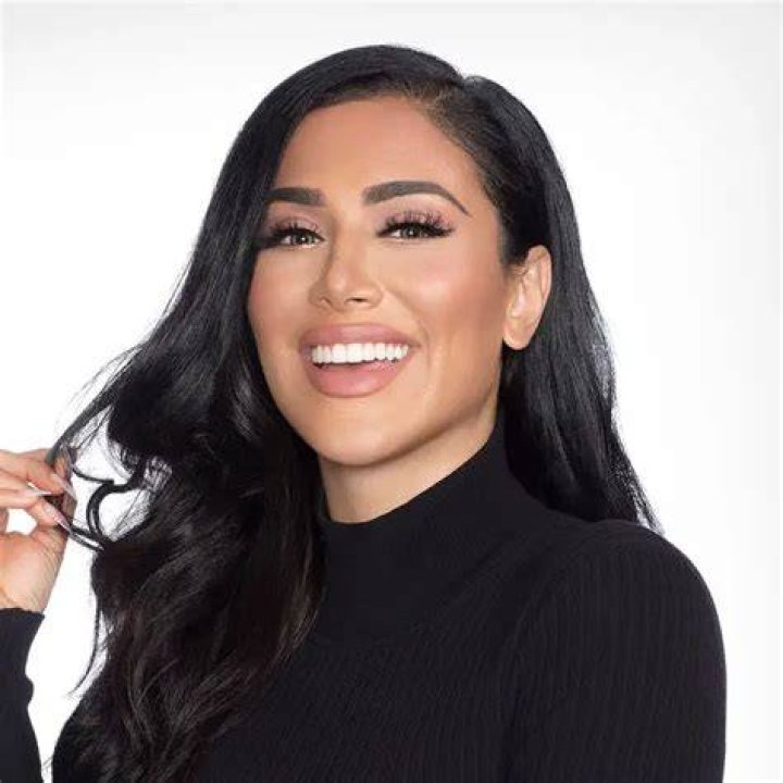 10 Facts About Huda Kattan Vogue Arabia