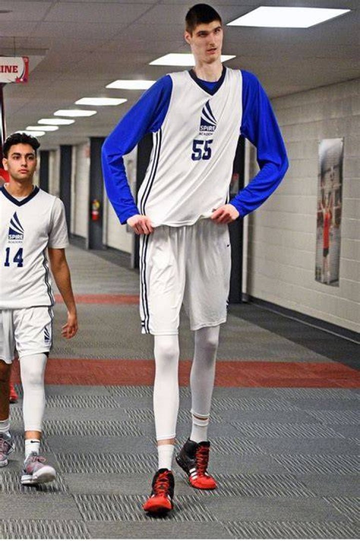 7foot7 basketball player Robert Bobroczkyi is a star attraction