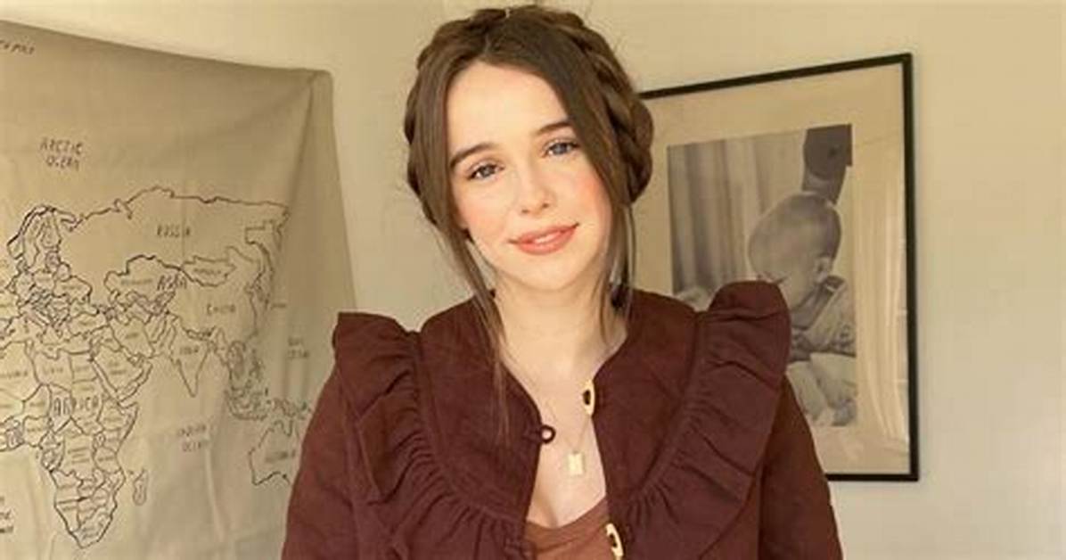 Acacia Brinley Is Accused of Being Racist After Her Old Tweets Resurface