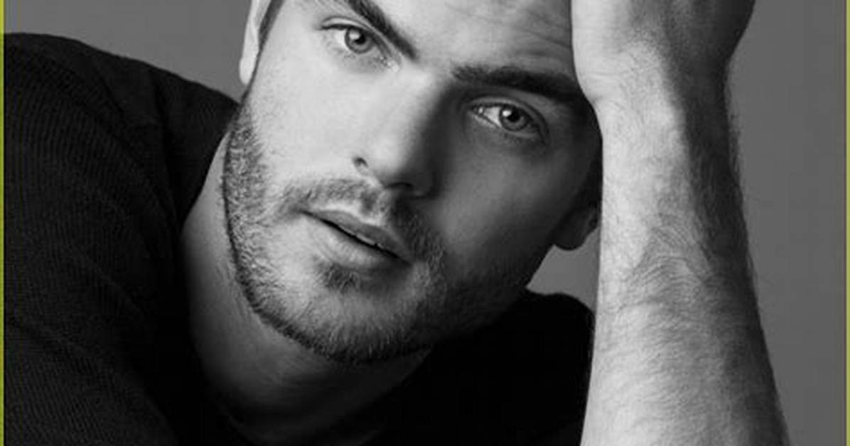 Alex Roe Net Worth