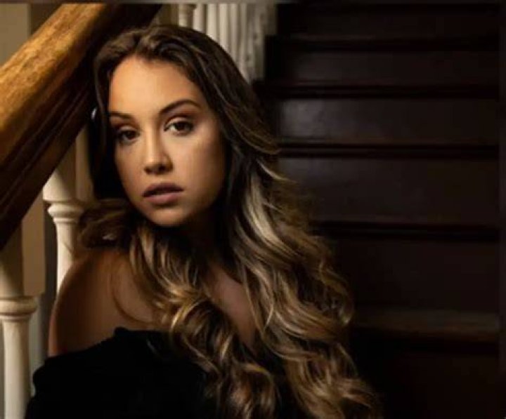 Alexandra Kay Releases Romantic &lsquo;That&rsquo;s What Love Is&rsquo; [LISTEN]