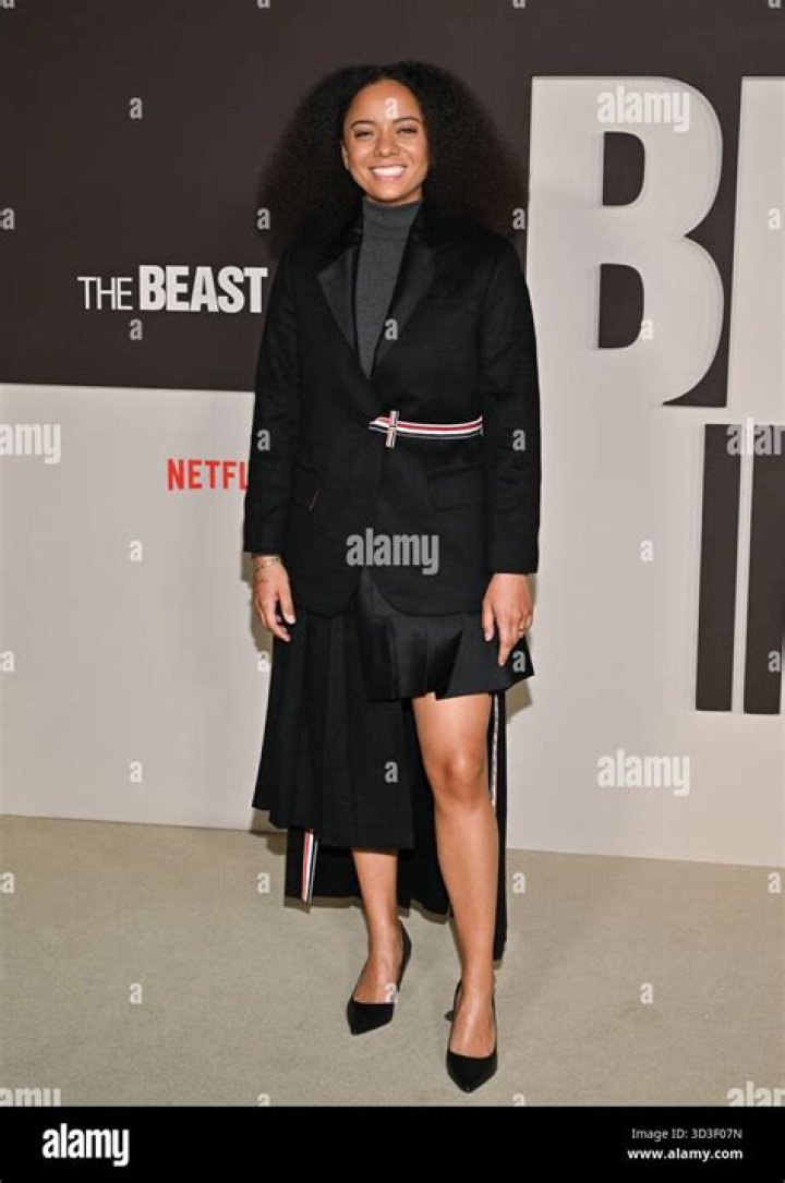 Aleyse Shannon is 5 feet 6 inches tall