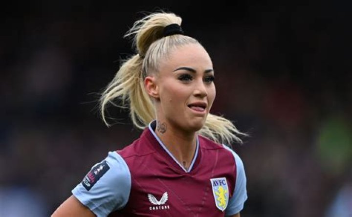 Alisha Lehmann&rsquo;s Salary, Aston Villa Contract, Net Worth, Social Media