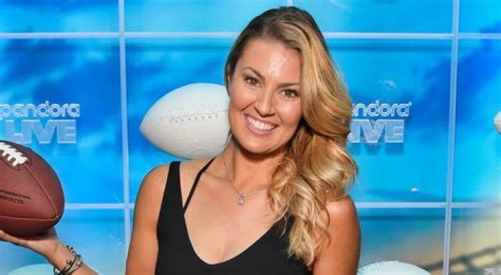Amanda Balionis Renner&rsquo;s Missing Wedding Ring Begs Questions