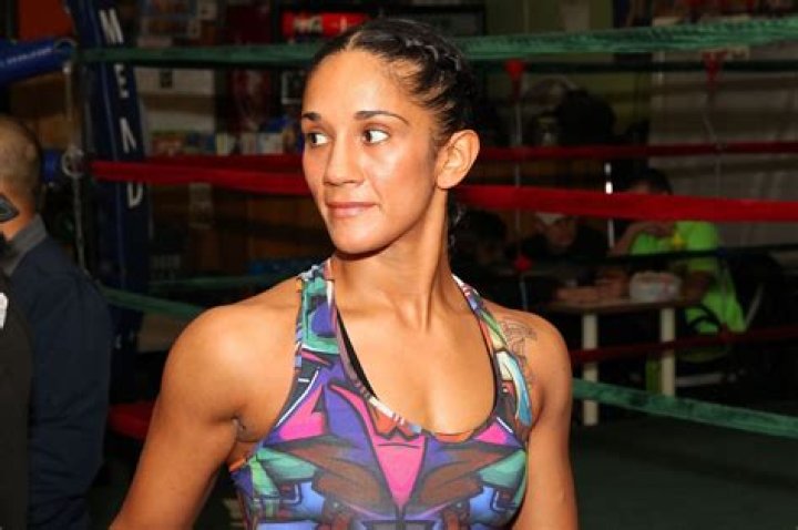 Amanda Serrano workout photos & quotes ahead of nationally televised