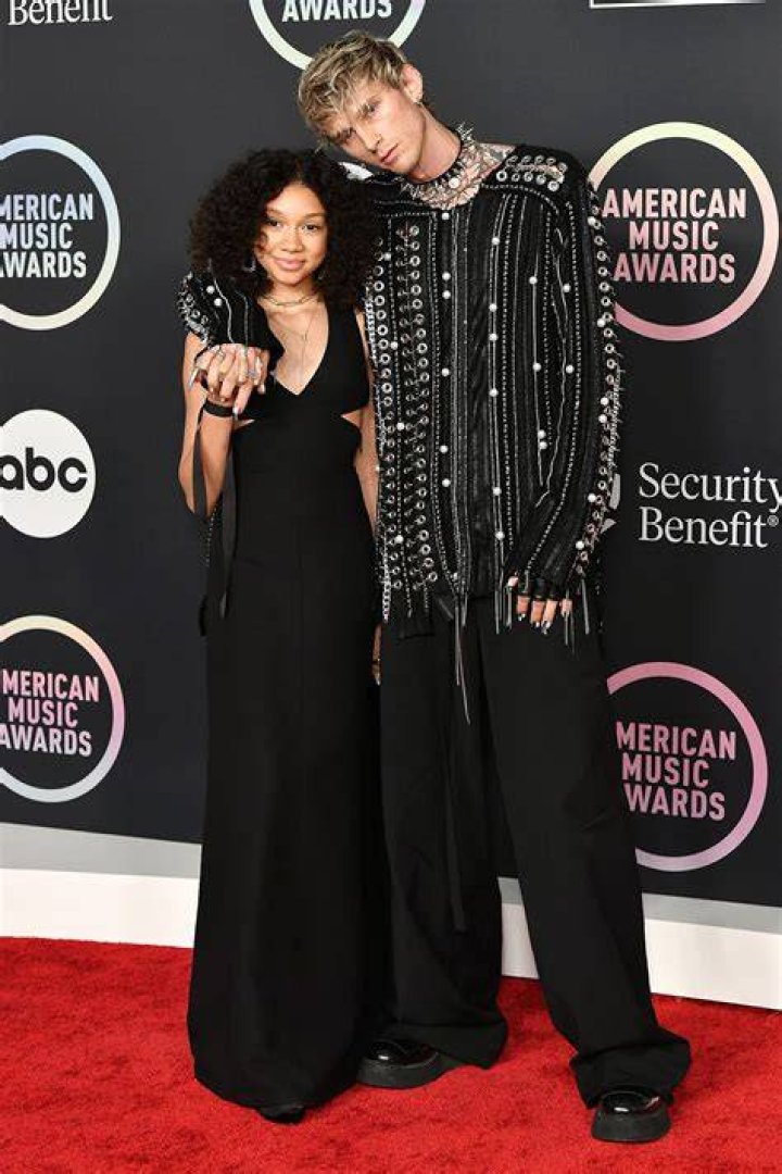 American Music Awards 2021 Machine Gun Kelly Brings Daughter Casie
