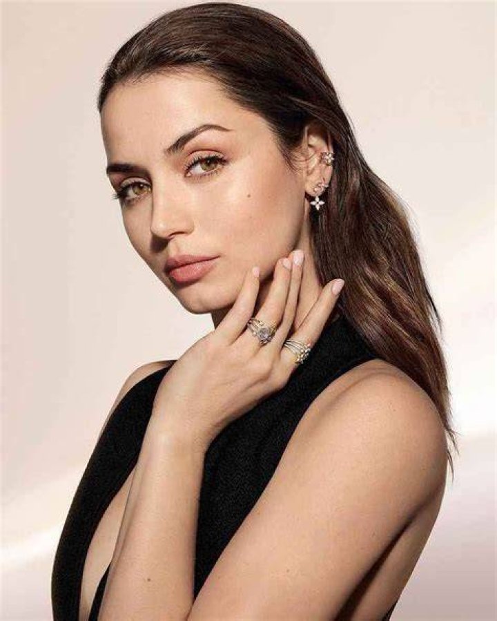 Ana De Armas Wiki, Age, Height, Biography, Net Worth & Parents Info
