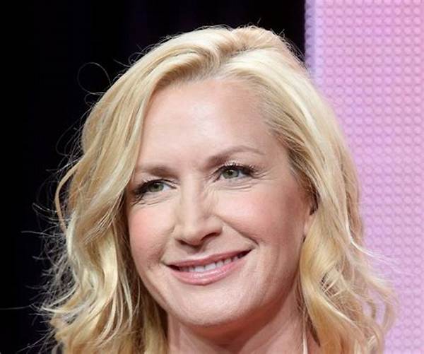 Angela Kinsey Net Worth – How Much Is Angela Kinsey Worth?