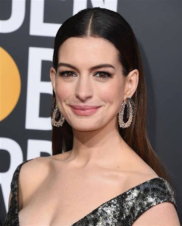 Anne Hathaway Biography, Height & Life Story World Celebrity