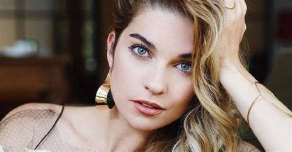 Annie Murphy – Biography, Facts & Life Story