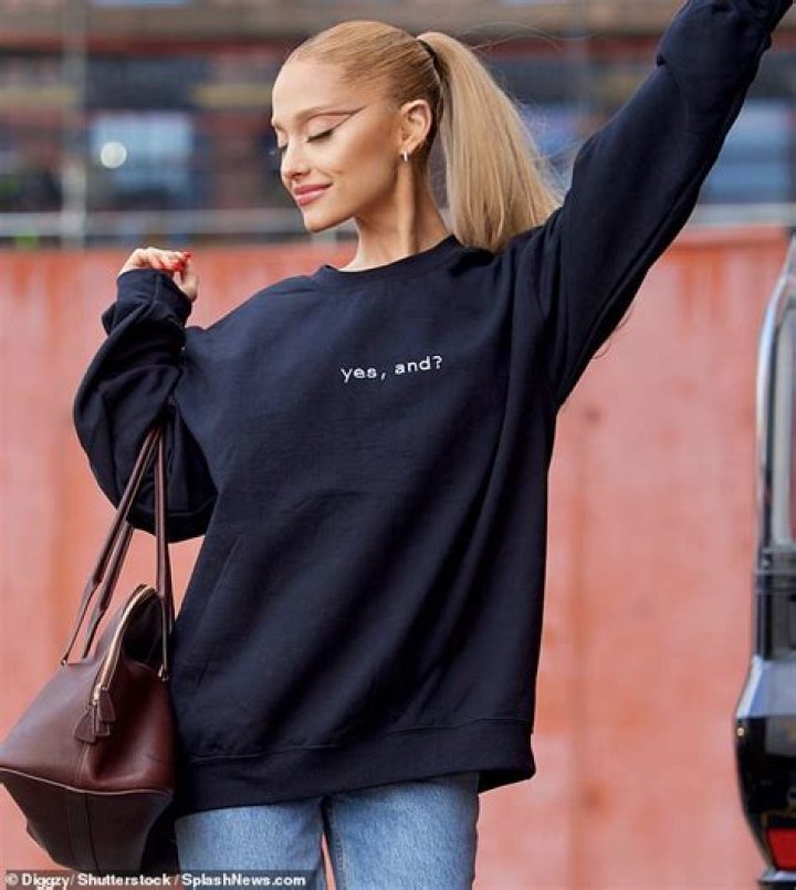 Ariana Grande Hinting That She&rsquo;s Pregnant?! Hollywire YouTube