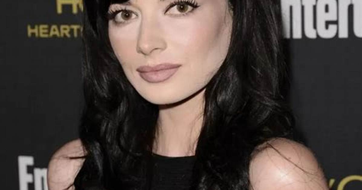 Ashley Rickards- American Actress| Net Worth, Age, Height, Boyfriend, Ethnicity and Wiki!