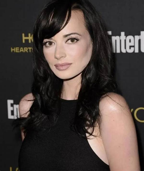 Ashley Rickards- American Actress| Net Worth, Age, Height, Boyfriend, Ethnicity and Wiki!