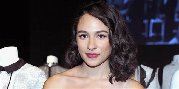 Aurora Perrineau Net Worth