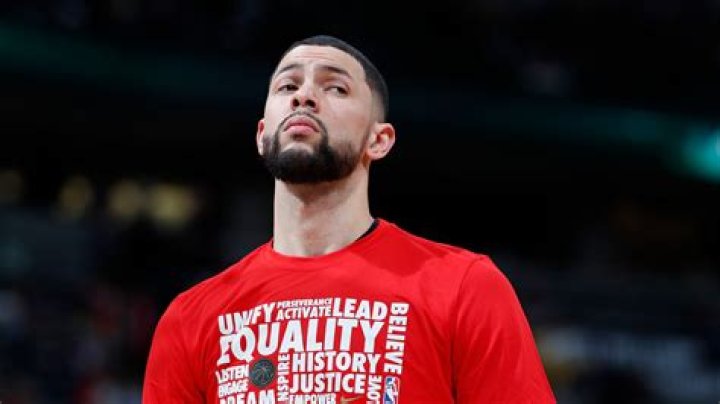 Austin Rivers confronted heckling fan who said Doc Rivers 'sucks at