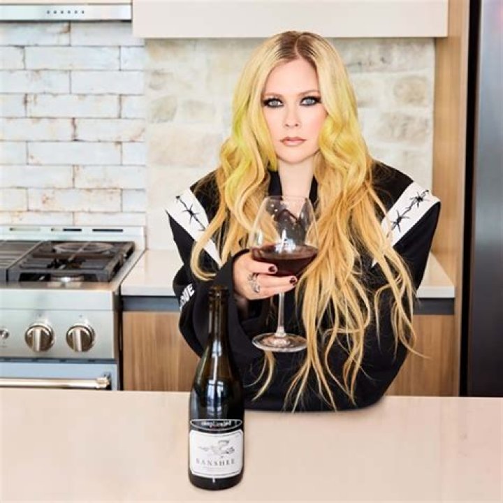 Avril Lavigne Has A Pizza Named After Her In Her Hometown