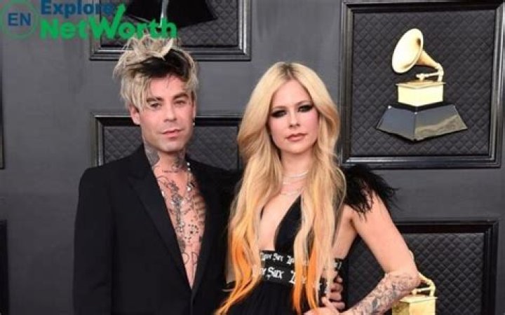 Avril Lavigne Wiki, Net Worth, Age, Relationship, Family, etc.