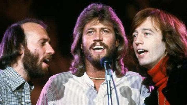 Bee Gees front man Barry Gibb (l.) and his wife Linda Gray walked the