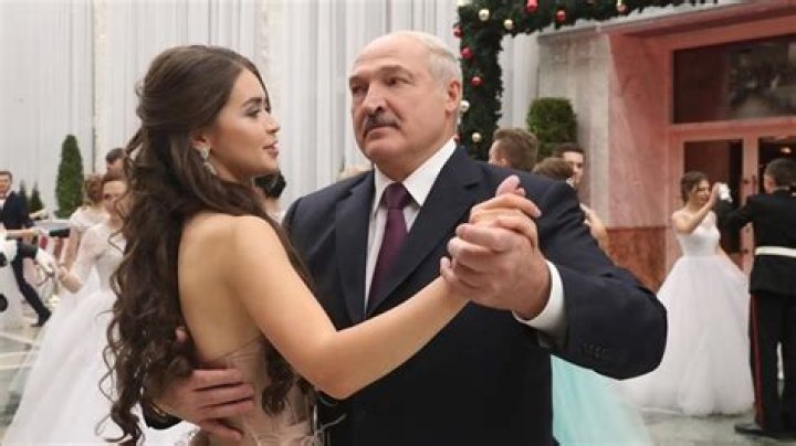 Belarusian president waltzes with Europe&rsquo;s first beauty at posh New
