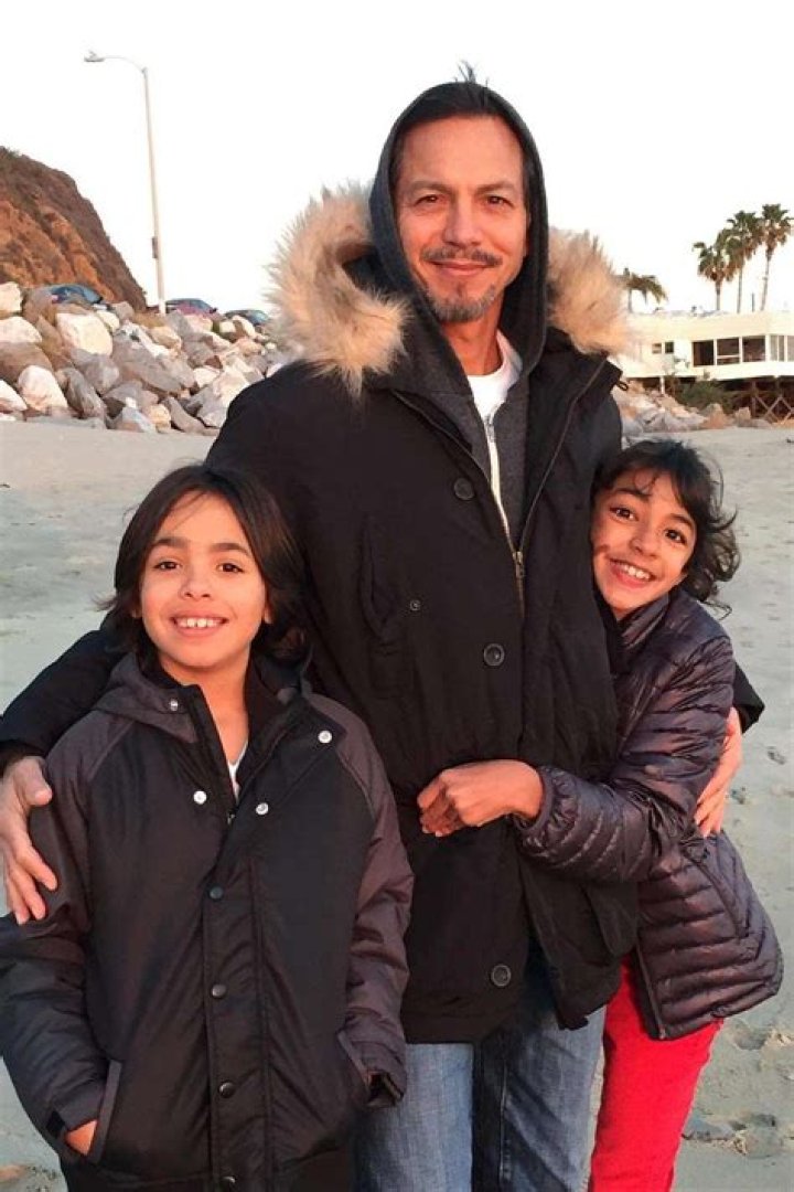 Benjamin Bratt Family 2023, Wife, Ethnicity, Age, Net Worth