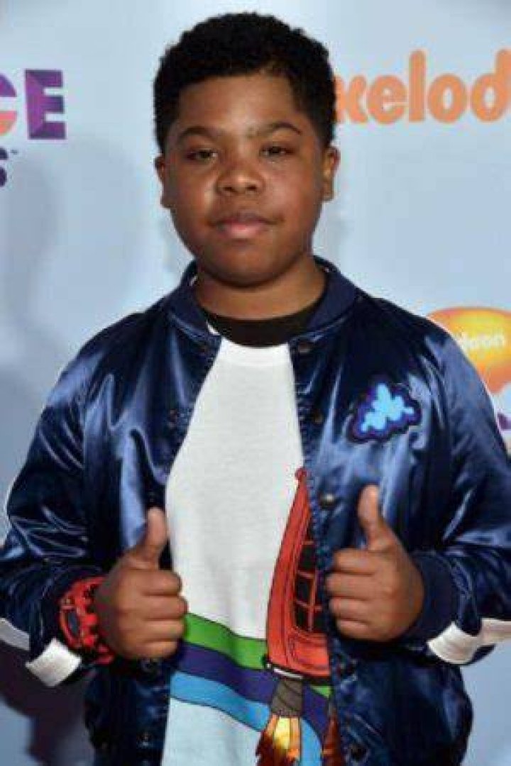Benjamin Flores Jr. Age, Birthday, Height, Net Worth, Family, Salary
