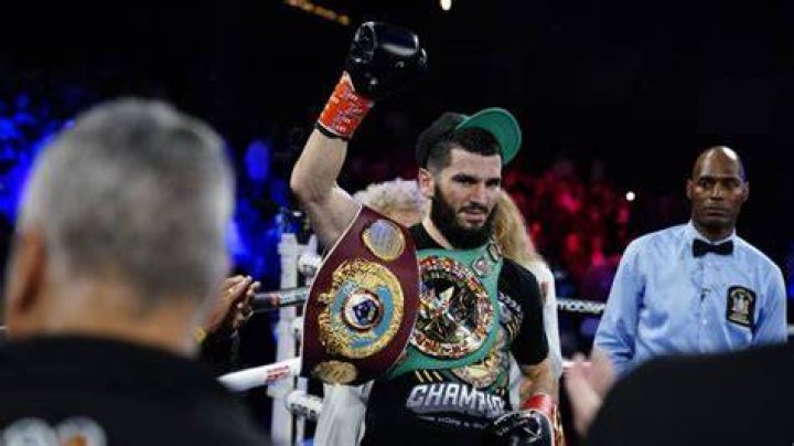 Bivol est&aacute; listo para pelear con Beterbiev en Rusia
