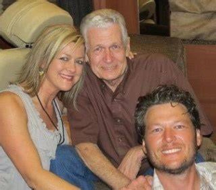 Blake & his sister Endy ) Blake shelton, Blake shelton and gwen