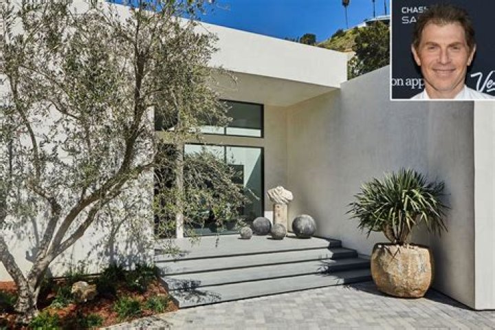 Bobby Flay Buys New 7.6 Million Home &mdash; After Former Owners Build His