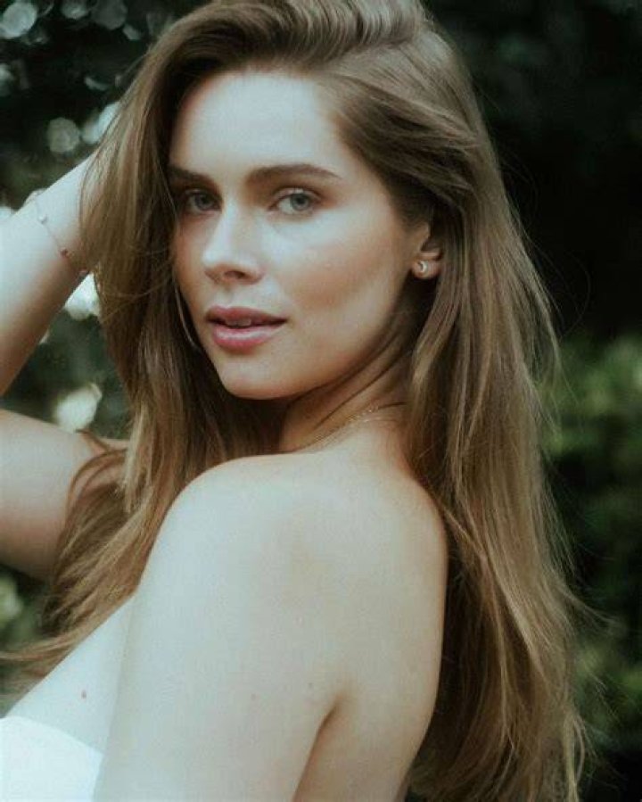 Brandy Gordon is the embodiment of gentle and ɑttrɑctive beauty The