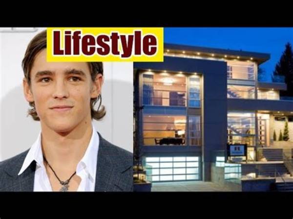 Brenton Thwaites Net Worth – How Much Is Thwaites Worth?