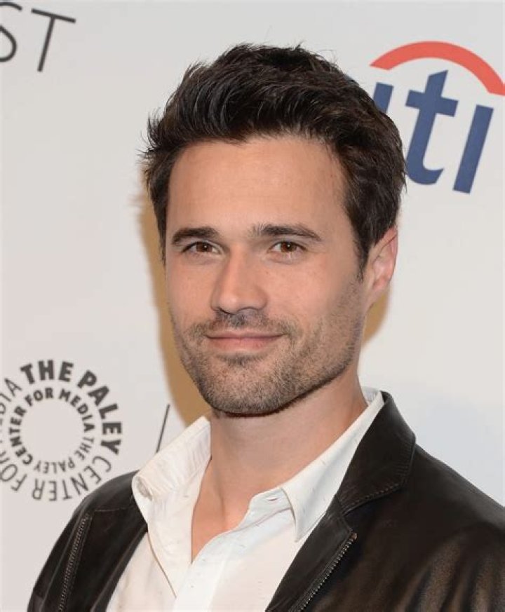 Brett Dalton Bio, Wiki, Age, Height, Wife, Movies, TV Shows, and Net Worth.