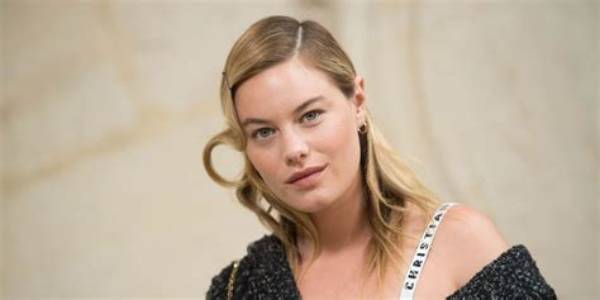 Camille Rowe Net Worth – How Much Is Camille Rowe Worth?
