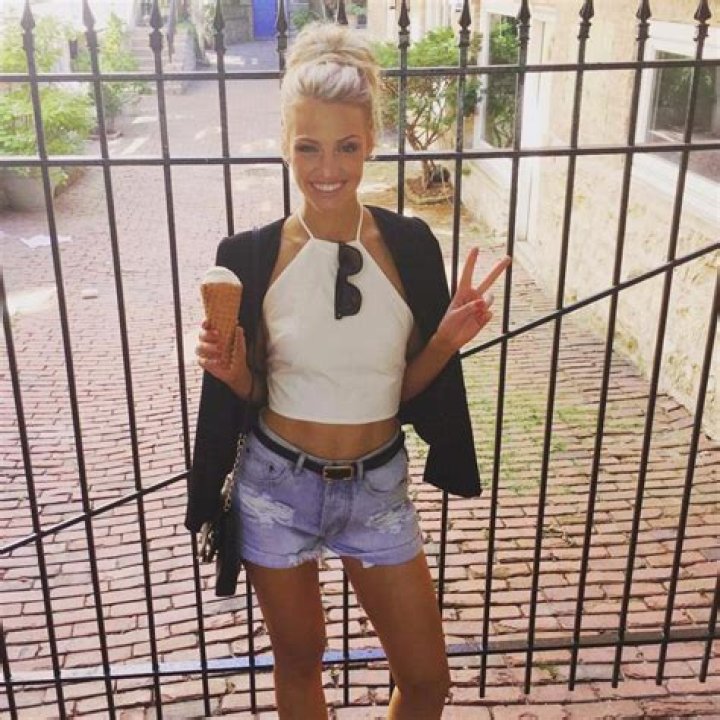 Carley Shimkus Salary Fox News, Net Worth 2023, Husband Age, Parents
