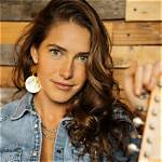 Caroline Jones Net Worth - How Much Does Caroline Jones Make?
