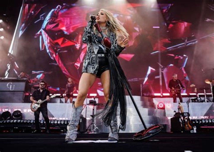 Carrie Underwood Covers Guns N' Roses With Axl Rose