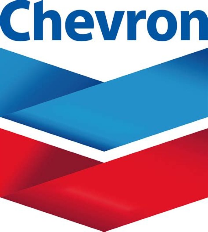 Chevron 🇺🇦 on Twitter "She looks a lot like Kimberly Guilfoyle"