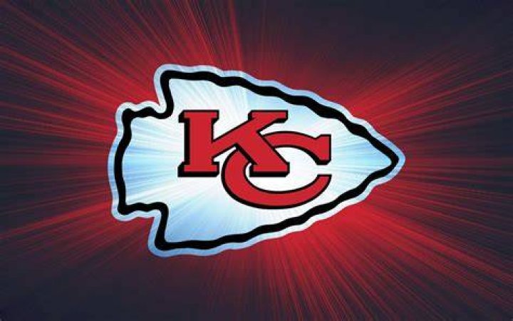 Chiefs' AllPro TE Travis Kelce Hyperextends Knee In Practice For
