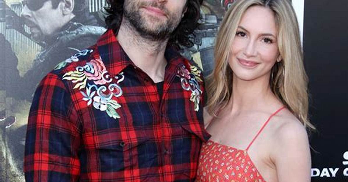 Chris D'elia's Girlfriend Hasn't Commented on the Sexual Exploitation Lawsuit