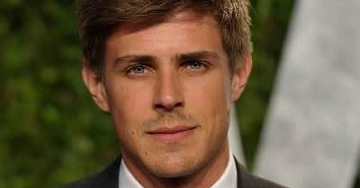 Chris Lowell Actor, Bio, Wiki, Age, Height, Wife, in the Help, Private Practice, and Net Worth