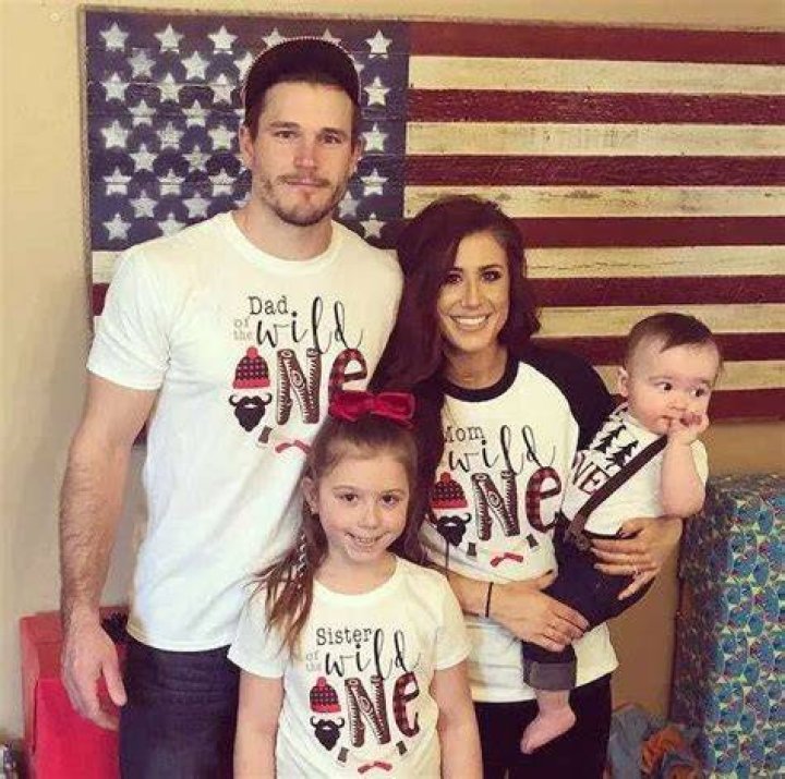 Cole DeBoer Age 30 & Wife Baby Girl Family Of Five