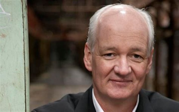 Colin Mochrie, Canadian funnyman, reflects on his lengthy comedy career