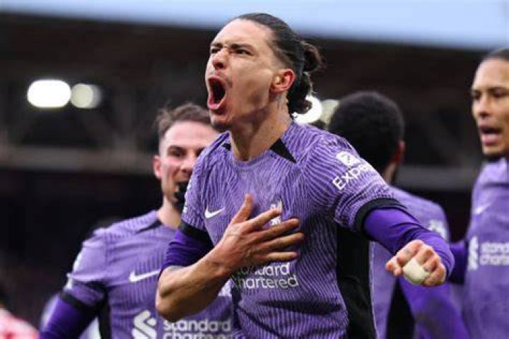 Darwin N&uacute;&ntilde;ez &mdash; Bio, Childhood and youth, Football career, Personal life