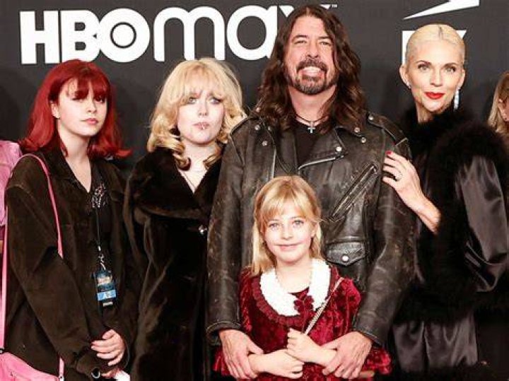 Dave Grohl&rsquo;s Family See Pictures Of Him & His Daughters Hollywood Life