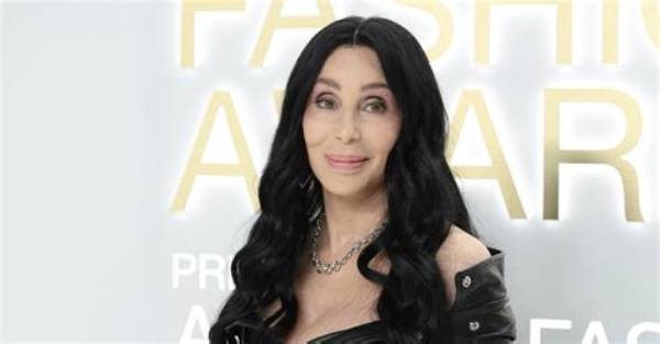 Despite Concerns, Cher Isn't Dead, but She Does Have the Flu