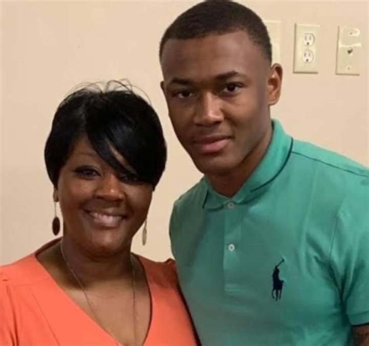 DeVonta Smith Parents Kelvin and Christina's Life + Her House