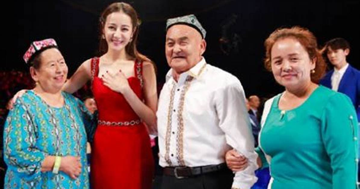 Dilraba Dilmurat’s Protectiveness of Her Parents and Her Dating Life