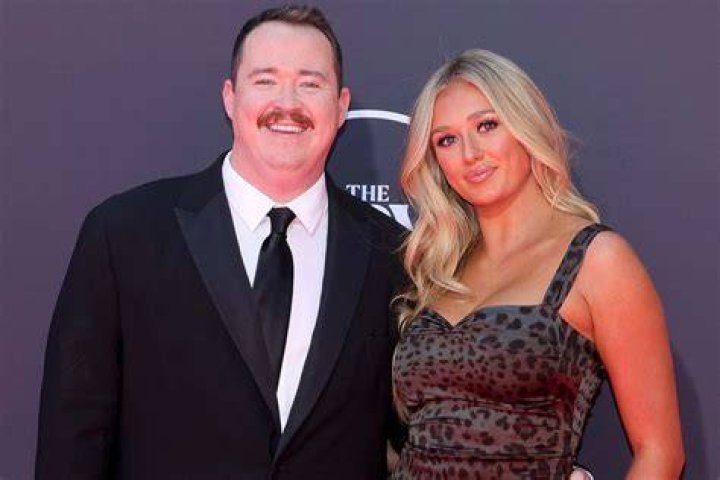 Does Shane Gillis have a girlfriend? Who is she? Past Affairs Married