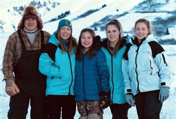 Dr. Michelle Oakley Biography, Daughters, Family, Height. Vetshows.
