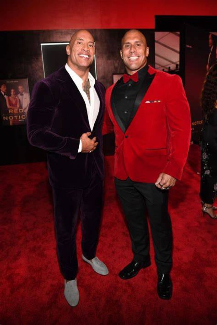Dwayne Johnson atil des fr&egrave;res et s&oelig;urs ? En savoir plus sur ses
