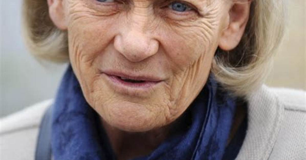 Elisabeth Badinter & Family Net Worth